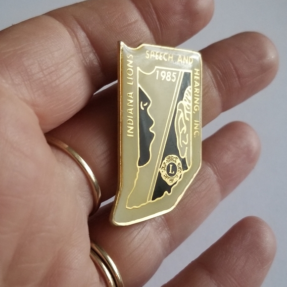 Vintage Lions Club pin enamel brooch Gold tone metal - Picture 4 of 11